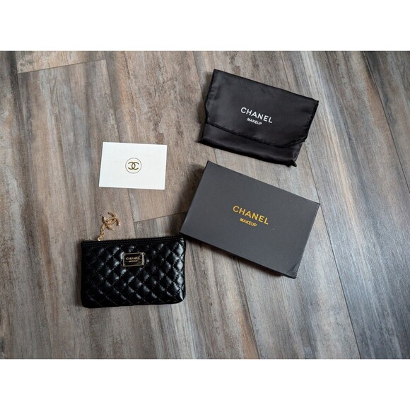 CHANEL Makeup GWP Quilted Cosmetic Pouch With Gold CC Zipper Box & Dust Bag VIP - Picture 1 of 6